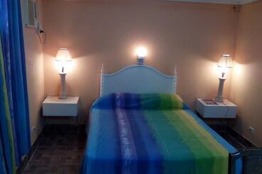 هتل Shonlan Inn And Apartments