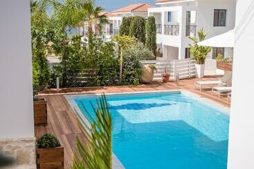 Julipapas Gardens