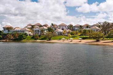 استراحتگاه Las Verandas Hotel & Villas