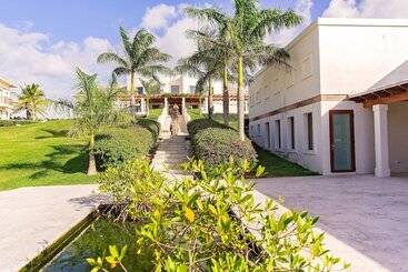استراحتگاه Las Verandas Hotel & Villas