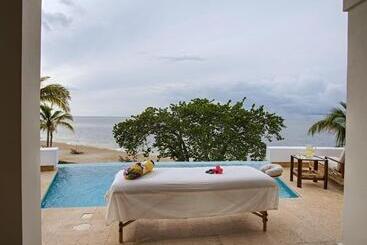 استراحتگاه Las Verandas Hotel & Villas
