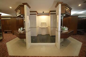 استراحتگاه The Suites At Mount Malarayat