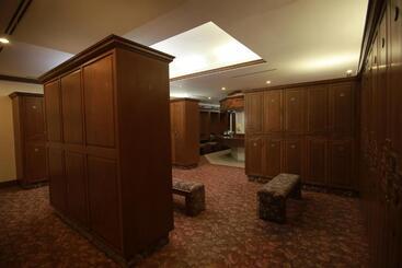استراحتگاه The Suites At Mount Malarayat