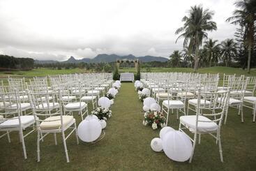 استراحتگاه The Suites At Mount Malarayat
