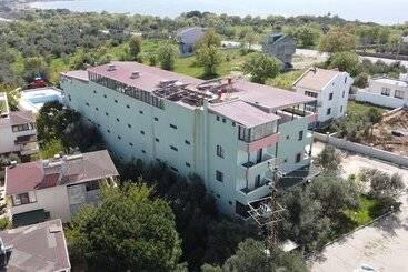 Adaya Karşı Otel