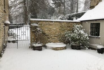 Courtyard Cottage Adults Only
