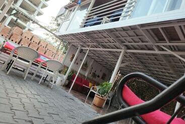 Fi̇ni̇ke Sever Otel