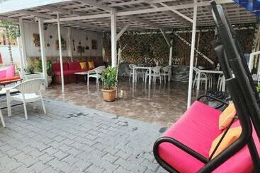 Fi̇ni̇ke Sever Otel