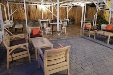 Fi̇ni̇ke Sever Otel
