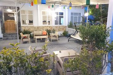 Fi̇ni̇ke Sever Otel