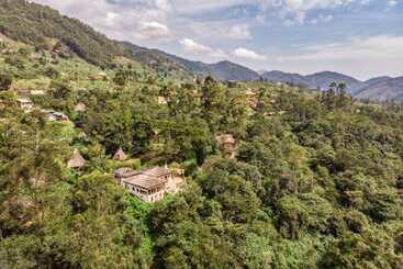 هتل Bwindi Safari Lodge