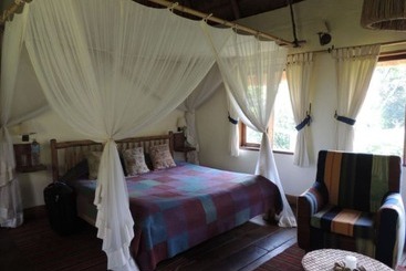هتل Bwindi Safari Lodge