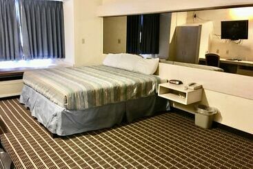 هتل Chadron Inn & Suites
