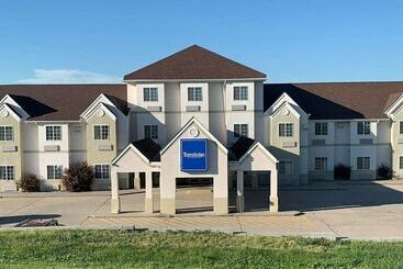 هتل Chadron Inn & Suites
