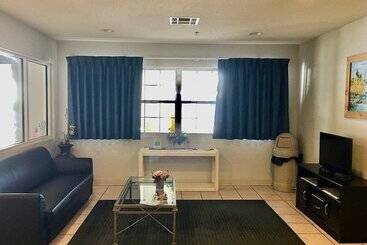 هتل Chadron Inn & Suites