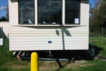 هتل River Views Dog Friendly Caravan 3 Bedrooms