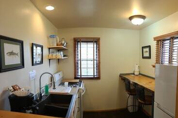 هتل Mcgee Creek Lodge