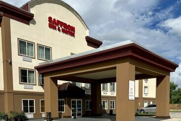 هتل Saffron Inn & Suites