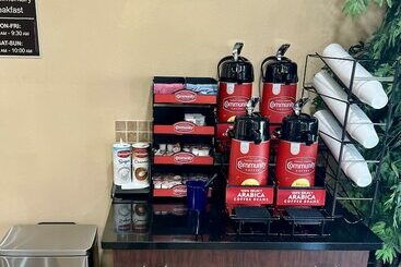 هتل Saffron Inn & Suites