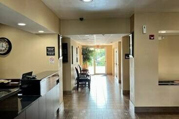 هتل Saffron Inn & Suites
