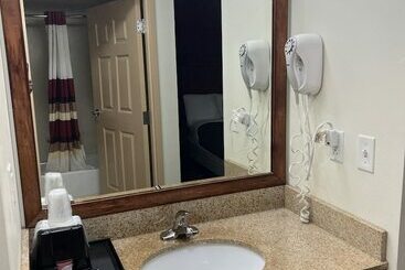 هتل Saffron Inn & Suites