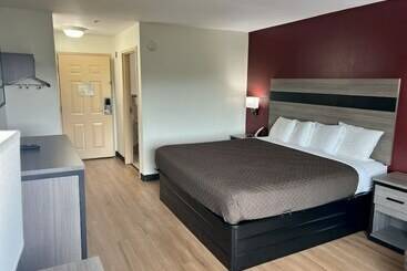 هتل Saffron Inn & Suites