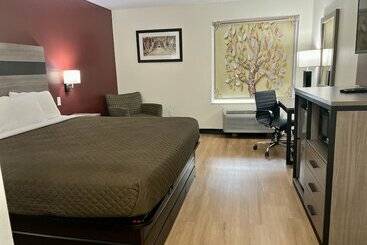 هتل Saffron Inn & Suites