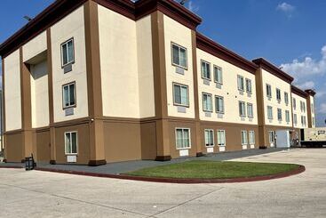 هتل Saffron Inn & Suites
