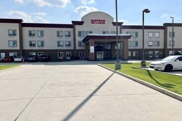 هتل Saffron Inn & Suites