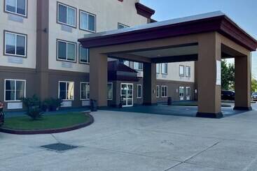 هتل Saffron Inn & Suites