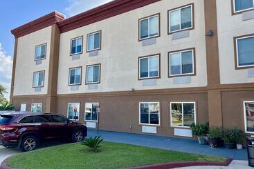 هتل Saffron Inn & Suites