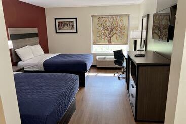 هتل Saffron Inn & Suites