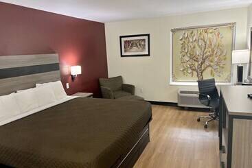 هتل Saffron Inn & Suites