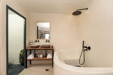 هتل Saint Sin Suites  Adults Only
