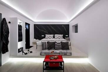هتل Saint Sin Suites  Adults Only