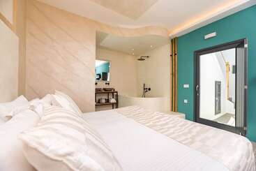 هتل Saint Sin Suites  Adults Only