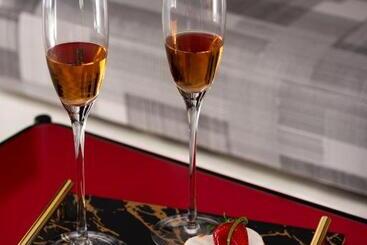 هتل Saint Sin Suites  Adults Only