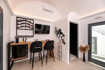 هتل Saint Sin Suites  Adults Only