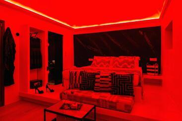 هتل Saint Sin Suites  Adults Only