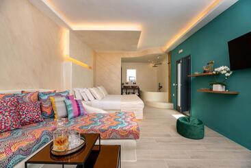 هتل Saint Sin Suites  Adults Only