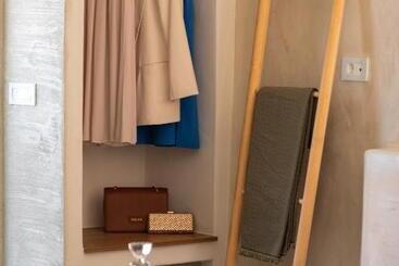 هتل Saint Sin Suites  Adults Only