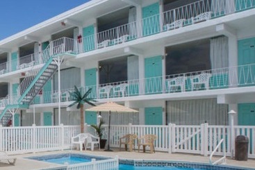 Island Breeze Motel