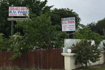 アパートホテル Kings Kamp