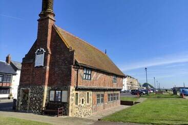 Longshore, Aldeburgh