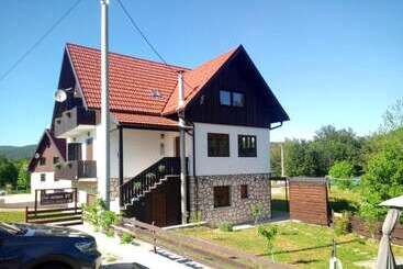 Пансион Guesthouse Family Bosnic