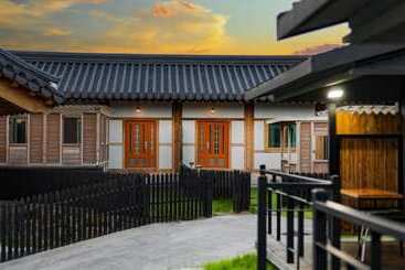پانسیون Gyeongju Onmaru Hanok Pool Villa
