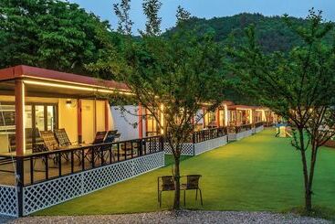 پانسیون Saeyeon Glamping & Caravan Pocheon