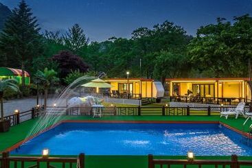 پانسیون Saeyeon Glamping & Caravan Pocheon