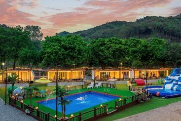 پانسیون Saeyeon Glamping & Caravan Pocheon