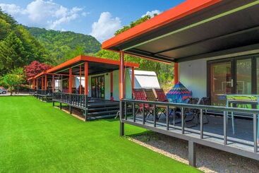 پانسیون Saeyeon Glamping & Caravan Pocheon